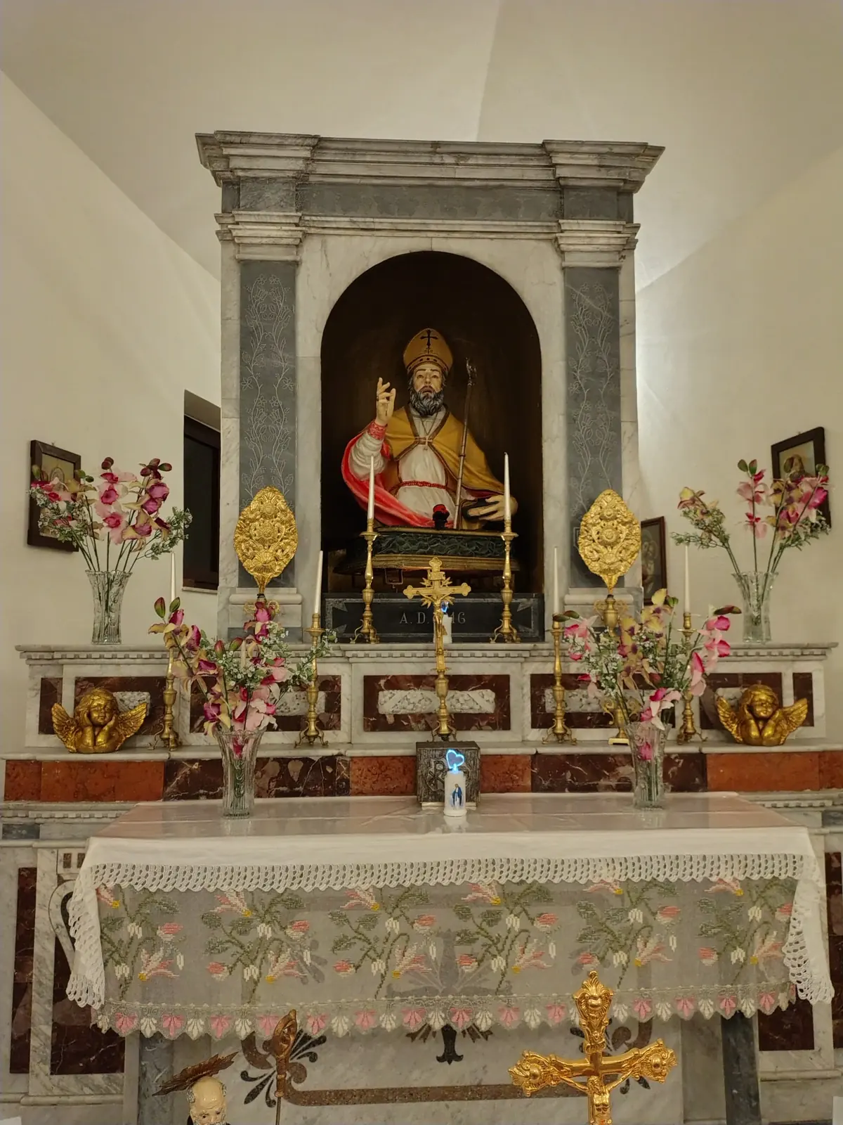 Altare dedicato a San Nicodemo nella Chiesa di San Nicodemo.